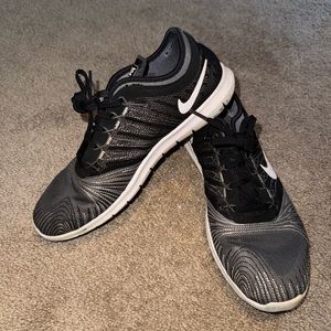 In good condition Nike shoes for women size 8!